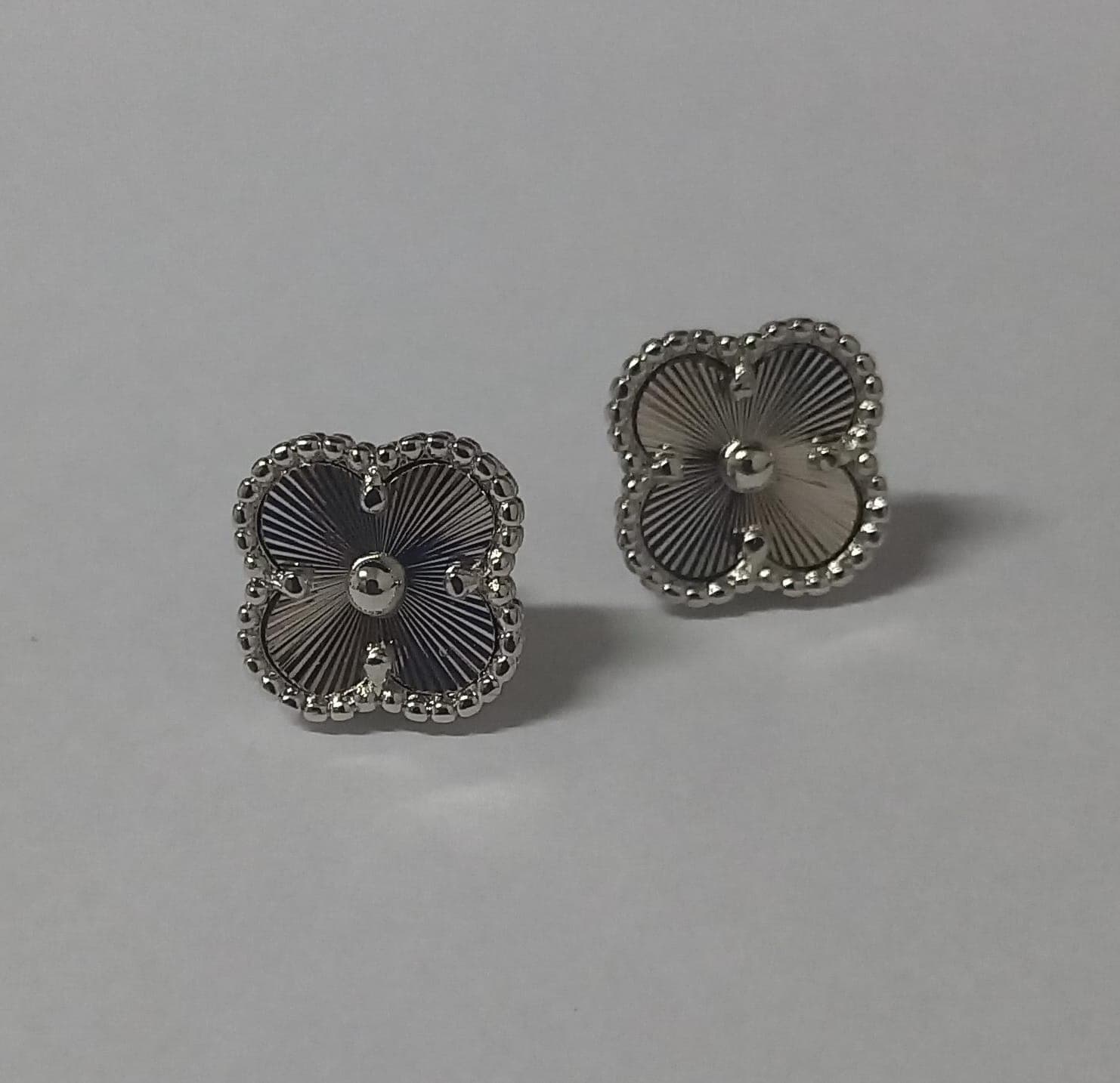 Brinco Flor Pontilhadas