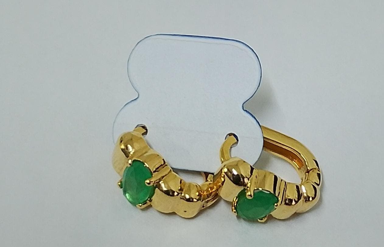 Argola Mine cm Pedrinha Verde Pequena