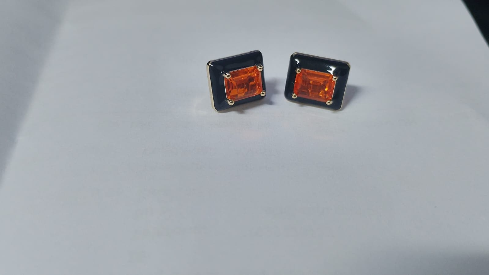 Brinco Pequeno Esmalte Pedra Retangular Laranja