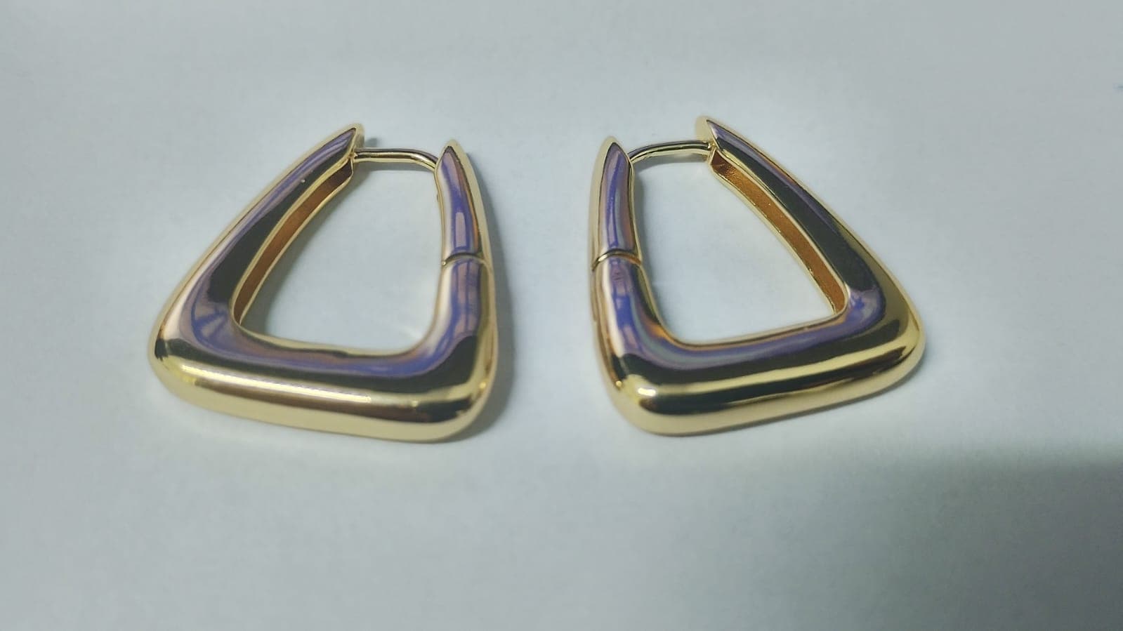 Brinco Triangular Dourado G