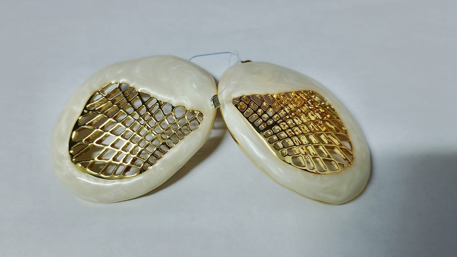 Brinco Esmalte Branco Redondo