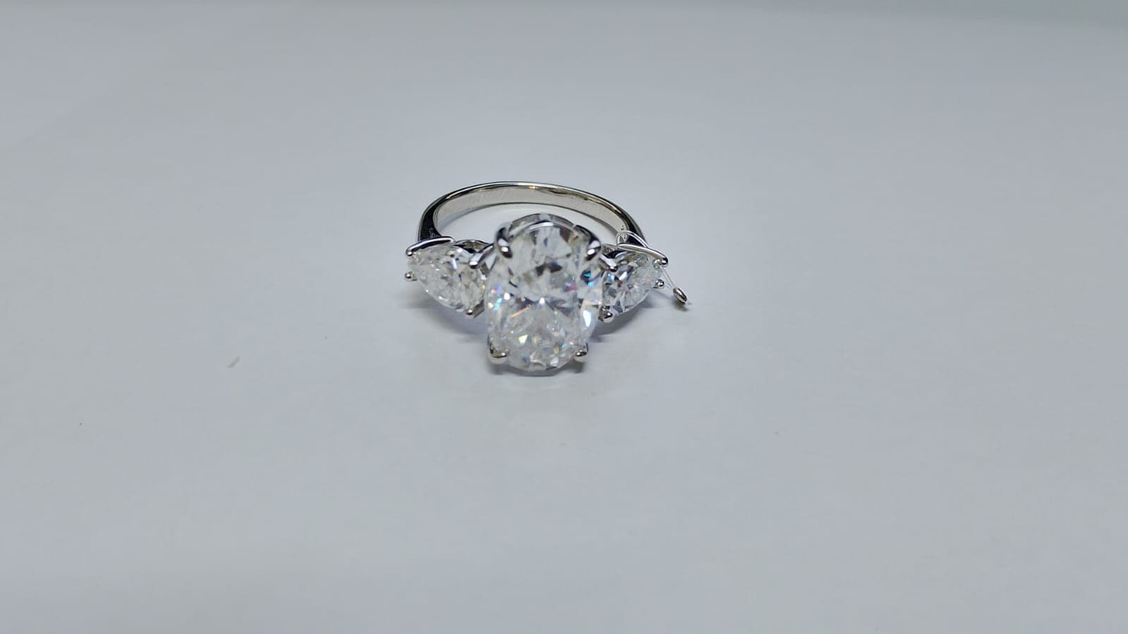 Anel Solitário Oval 10mm Moissanite