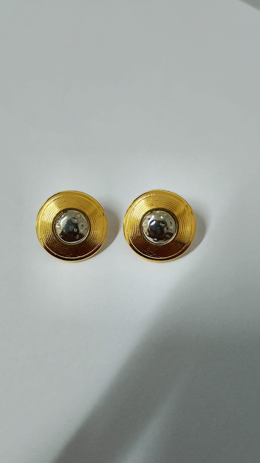 Brinco Rodela Dourado com Circulo Prata