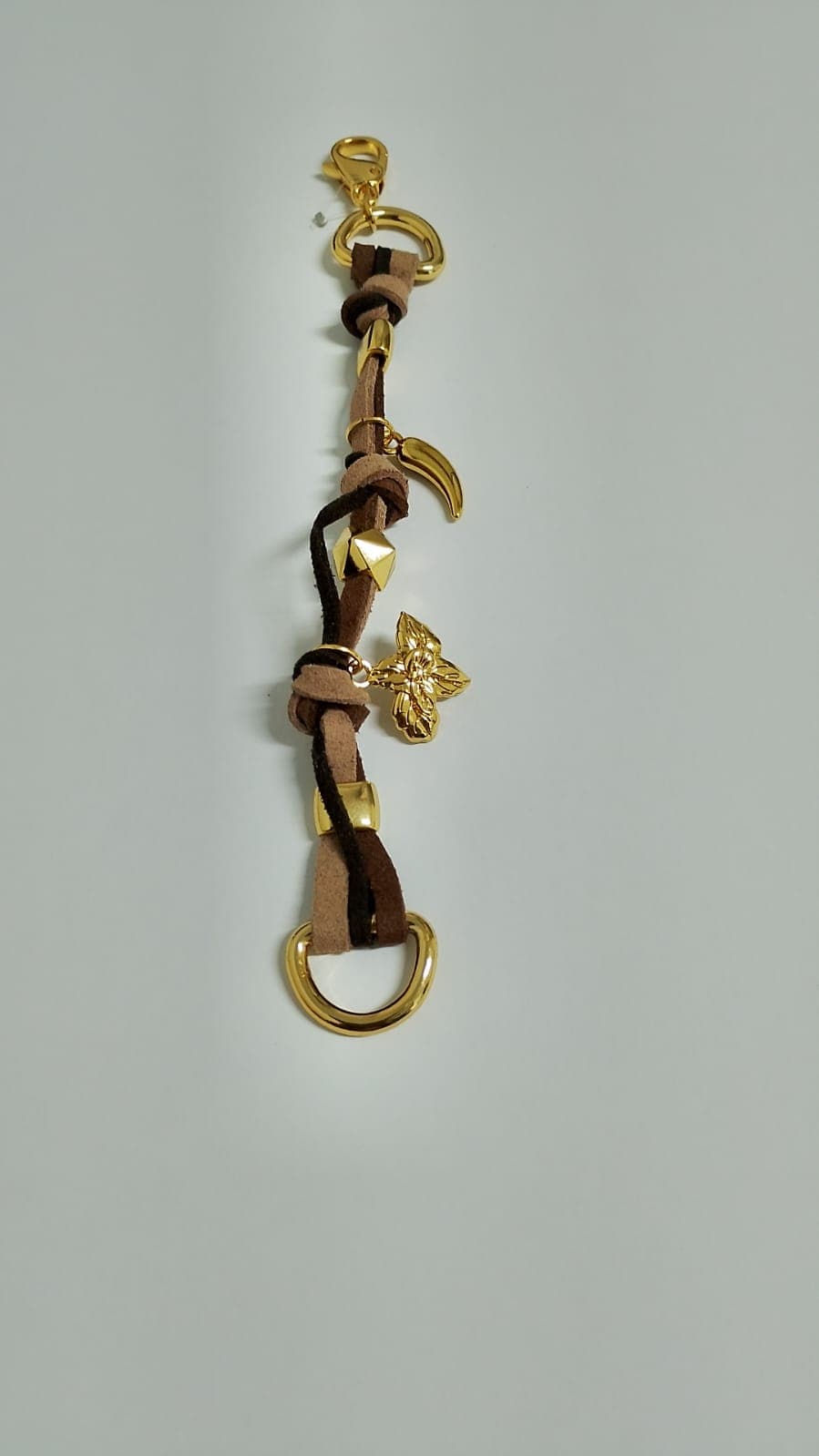 Pulseira de Couro cm Pingentes Dourado